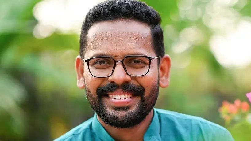 പൊതു ഖജനാവിലെ പണം വാരിക്കോരി കൊടുത്ത് കോൺഗ്രസ് വിമതനെ തീറ്റിപ്പോറ്റാൻ സിപിഎം; പി സരിന് പ്രതിമാസം 80,000 രൂപ ശമ്പളത്തിൽ വിജ്ഞാന കേരളം പദ്ധതിയിൽ ഉപദേശകനായി നിയമനം: വിശദാംശങ്ങൾ വായിക്കാം
