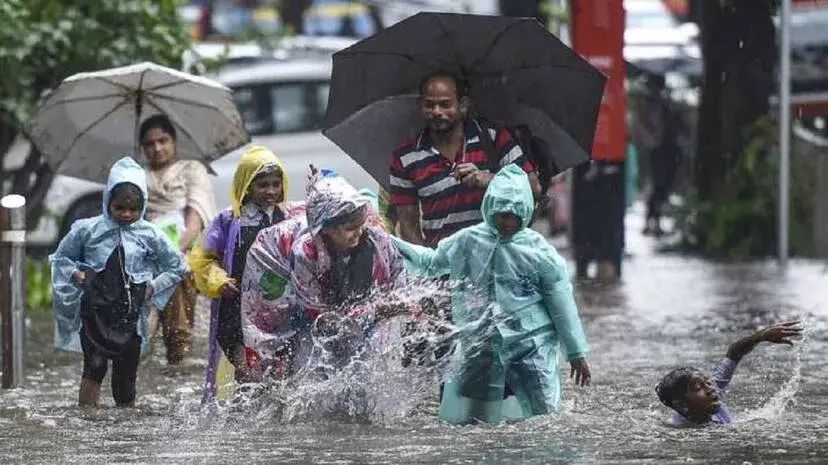 അദ്ധ്യയന വര്ഷത്തിന് അവധിയോടെ തുടക്കം; കേരളത്തിലെ ഈ സ്ഥലങ്ങളിൽ നാളെ വിദ്യാഭ്യാസ സ്ഥാപനങ്ങൾക്ക് അവധി