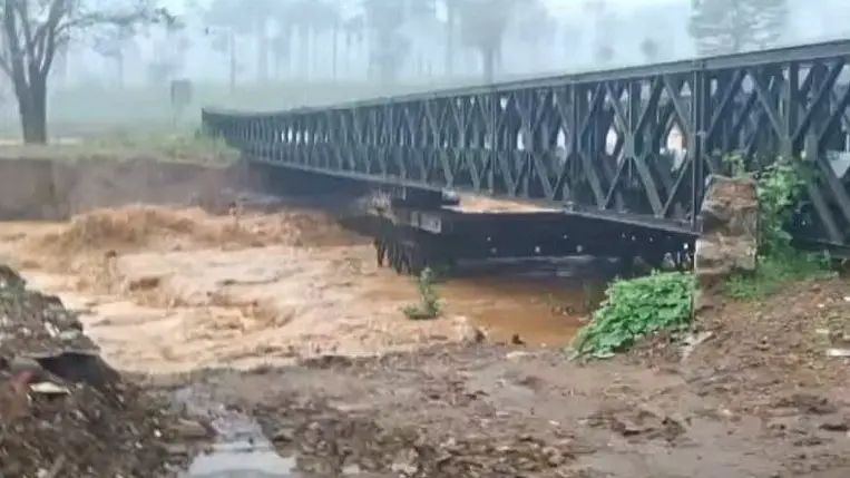 വയനാട്ടില് മഴ ശക്തം: മുണ്ടക്കൈ മേഖലയില് ഉരുള്പൊട്ടിയതായി സംശയം; വലിയ ശബ്ദം കേട്ടതായി നാട്ടുകാർ; ജാഗ്രതാ നിര്ദ്ദേശം