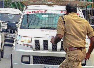എറണാകുളം പള്ളുരുത്തി ട്രാഫിക് സ്റ്റേഷനിൽ പോലീസുകാർ തമ്മിൽ കൂട്ടയടി; സംഘർഷം സെന്റ് ഓഫ് പാർട്ടിയിൽ വിളമ്പിയ ചിക്കൻ ബിരിയാണിയിലെ ചിക്കൻ കുറഞ്ഞുപോയി എന്ന തർക്കത്തെ തുടർന്ന്; തലയ്ക്ക് പരിക്കേറ്റ ഉദ്യോഗസ്ഥനെ ആശുപത്രിയിൽ പ്രവേശിപ്പിച്ചു: വിശദാംശങ്ങൾ വായിക്കാം