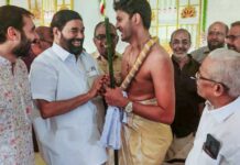 ശബരിമലയിലെ സ്വർണ്ണത്തട്ടിപ്പുകാരൻ ഉണ്ണികൃഷ്ണൻ പോറ്റിയുമായി മന്ത്രി വാസവന് അടുത്ത ബന്ധം; തെളിവായി ചിത്രങ്ങൾ; പുറത്തുവന്നത് മന്ത്രി സ്വന്തം ഫേസ്ബുക്ക് പേജിൽ വിവാദങ്ങൾ ഉയരുന്നതിനു മുമ്പ് പങ്കുവെച്ച ചിത്രങ്ങൾ: വിശദാംശങ്ങൾ വായിക്കാം