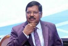 “സനാതന ധർമ്മത്തിന് നേരെ അനാഥരവ്”: സുപ്രീം കോടതിയിൽ ചീഫ് ജസ്റ്റിസിന് നേരെ ഷൂ എറിഞ്ഞ് അഭിഭാഷകൻ; പ്രകോപനത്തിന് കാരണമെന്തെന്ന് അറിയാമോ?