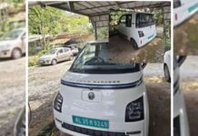 10 ലക്ഷം മുടക്കി കുഞ്ഞൻ ഇലക്ട്രിക് വാഹനം എംജി കോമറ്റ് വാങ്ങിയ പാലാക്കാരന് സംഭവിച്ചത്; ഞെട്ടിക്കുന്ന വെളിപ്പെടുത്തലുകളുമായി ഫേസ്ബുക്ക് പോസ്റ്റ്; ഇന്ധന ലാഭം പ്രതീക്ഷിച്ച് ഇലക്ട്രിക് വാഹനം വാങ്ങാൻ പദ്ധതിയിടുന്നവർ നിർബന്ധമായും വായിക്കുക ..