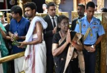 ശ്രീകോവിലിന് ഉള്ളിലെ ദൃശ്യങ്ങൾ പതിഞ്ഞു; വിമർശനം ഉയർന്നതോടെ രാഷ്ട്രപതി ശബരിമലയിലെ മാളികപ്പുറം ക്ഷേത്രത്തിൽ തൊഴുന്ന ചിത്രങ്ങൾ പിൻവലിച്ച് രാഷ്ട്രപതി ഭവൻ: വിശദാംശങ്ങൾ വായിക്കാം