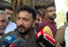 പാലക്കാട് കോൺഗ്രസ് യോഗത്തിൽ പങ്കെടുത്ത രാഹുൽ മാങ്കൂട്ടം; യോഗം നടന്നിട്ടില്ലെന്നും പുറത്താക്കുന്നത് വരെ പാർട്ടി ഓഫീസിൽ കയറും എന്നും രാഹുൽ: വീഡിയോ