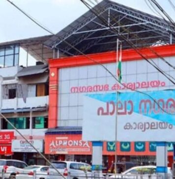 പാലാ നഗരസഭാ തിരഞ്ഞെടുപ്പ്: 19ആം വാർഡിൽ വിമത സ്ഥാനാർത്ഥിക്ക് ഒത്താശ ചെയ്യാൻ എത്തിയ ബ്ലോക്ക് വൈസ് പ്രസിഡന്റ് ഷോജി ഗോപിയെ തല്ലാൻ പിടിച്ച് പ്രവർത്തകർ; കോൺഗ്രസിനെ ചതിച്ച നേതാവിനെ പ്രവർത്തകരിൽ നിന്ന് രക്ഷിക്കാൻ സംഘർഷം സൃഷ്ടിച്ച് വിമത സ്ഥാനാർത്ഥിയുടെ ഭർത്താവ് രാഹുൽ പിഎൻആർ; പാർട്ടിയെ വഞ്ചിച്ച ഷോജിക്കെതിരെ അച്ചടക്ക നടപടി എന്ന് ഡിസിസി പ്രസിഡന്റ്; വിശദാംശങ്ങൾ വായിക്കാം