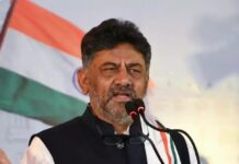 തദ്ദേശ തെരഞ്ഞെടുപ്പ്: വോട്ട് ചെയ്യാനായി ബാംഗ്ലൂർ മലയാളികൾക്ക് മൂന്നുദിവസം ശമ്പളത്തോട് കൂടിയ അവധി അനുവദിക്കണം; കമ്പനികൾക്ക് നിർദ്ദേശവുമായി കർണാടക ഉപമുഖ്യമന്ത്രി ഡി കെ ശിവകുമാർ