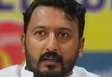വ്യവഹാരങ്ങളിൽ നിന്ന് രക്ഷ തേടി രാഹുൽ മാങ്കൂട്ടം; ചെറുവള്ളി ജഡ്ജി അമ്മാവൻ കോവിൽ സന്ദർശിച്ചു: വിശദാംശങ്ങൾ വായിക്കാം
