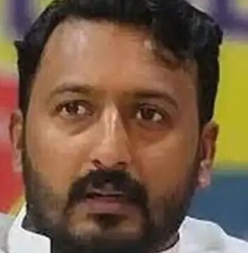 വ്യവഹാരങ്ങളിൽ നിന്ന് രക്ഷ തേടി രാഹുൽ മാങ്കൂട്ടം; ചെറുവള്ളി ജഡ്ജി അമ്മാവൻ കോവിൽ സന്ദർശിച്ചു: വിശദാംശങ്ങൾ വായിക്കാം