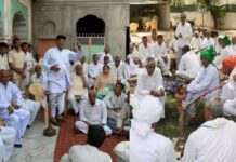 യുപിയില് ഖാപ് പഞ്ചായത്തിന്റെ ഉത്തരവ്; കൗമാരക്കാര്ക്ക് ഫോണും ഷോര്ട്സും നിരോധനം ; വിശദാംശങ്ങൾ വായിക്കാം
