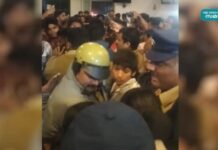 സ്ത്രീകളുടെ ശുചിമുറിയിൽ ഒളിക്യാമറ; മടിവാളയിലെ സന്ധ്യാ തീയേറ്ററിൽ യുവാവിനെ കൈകാര്യം ചെയ്ത് നാട്ടുകാർ: വീഡിയോ ദൃശ്യങ്ങൾ കാണാം