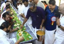 “ഭഗവാനു സമര്പ്പിക്കും മുന്പ് സദ്യ മന്ത്രിമാര് അടക്കമുള്ളവര്ക്കു വിളമ്പി”: ആറന്മുള ക്ഷേത്രത്തില് ആചാര ലംഘനം നടന്നതിൽ പരിഹാരക്രിയ ആരംഭിച്ചു; വിശദാംശങ്ങൾ വായിക്കാം