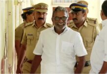 ലോക്സഭാ തിരഞ്ഞെടുപ്പിന് പത്മകുമാറിന് നേതൃത്വത്തിൽ സിപിഎം പിരിച്ചെടുത്തത് പത്തു കോടി; പുറത്താക്കാത്തത് വിശദാംശങ്ങൾ പുറത്തു പറയും എന്ന ഭയംകൊണ്ട്: ശബരിമല സ്വർണ്ണക്കൊള്ളയിൽ രൂക്ഷ വിമർശനവുമായി രമേശ് ചെന്നിത്തല
