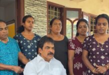 കുടുംബ ബജറ്റ് താറുമാറാക്കുന്ന വില കയറ്റം: വീട്ടമ്മമാരെ അണിനിരത്തി അടുക്കളയിൽ നിന്ന് പ്രതിഷേധ ജ്വാല കത്തിച്ച് കെ സി വേണുഗോപാൽ; ജനകീയ മുന്നേറ്റത്തിന് പുതിയ മാനം നൽകി ആലപ്പുഴ എംപിയുടെ ഇടപെടൽ; വീഡിയോ ദൃശ്യങ്ങൾ കാണാം