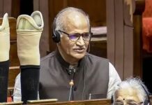 സ്വന്തം കൃത്രിമക്കാലുകൾ സഭയുടെ മേശപ്പുറത്ത് വെച്ച് സദാനന്ദൻ മാസ്റ്റർ; ക്രമപ്രശ്നം ഉന്നയിച്ച് ജോൺ ബ്രിട്ടാസ്: രാജ്യസഭയിൽ നടന്നത് മലയാളി പോര് – വീഡിയോ