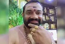 അമ്മയ്ക്കൊപ്പം ബാധ ഒഴിപ്പിക്കാൻ എത്തിയ 16കാരിയെ കടന്നുപിടിച്ച് ലൈംഗിക അതിക്രമം; പെൺകുട്ടി നിലവിളിച്ചതോടെ പിൻവാതിരയിലൂടെ ഇറങ്ങിയോടി: മുരാരി തന്ത്രിക്കായി വല വിരിച്ച് പോലീസ്