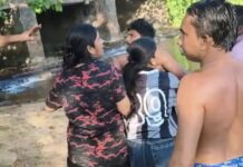 സ്ത്രീകൾ കുളിക്കാൻ എത്തിയിട്ടും കുളിക്കടവിൽ നിന്നും മാറാൻ കൂട്ടാക്കാതെ മദ്യലഹരിയിലായിരുന്ന യുവാക്കൾ; കൈകാര്യം ചെയ്ത് നാട്ടുകാർ: പുനലൂരിലെ കീളിക്കടവിൽ കൂട്ടയടി – വീഡിയോ കാണാം
