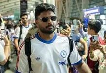 ലോകകപ്പ് ഫൈനലിൽ നിർഭാഗ്യം ഒഴിവാക്കാൻ നടപടിയുമായി ഇന്ത്യൻ ക്രിക്കറ്റ് ടീം; തോൽവി ഭയത്തിൽ ഹോട്ടൽ മാറി: റിപ്പോർട്ടുകൾ ഇങ്ങനെ