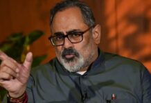“കുറ്റം ചെയ്തവര് ശിക്ഷിക്കപ്പെടണം”;,“നിയമം നിയമത്തിൻ്റെ വഴിക്ക് പോട്ടെ”വര്ഗീയ പരാമര്ശത്തില് ബി. ഗോപാലകൃഷ്ണനെ തള്ളി രാജീവ് ചന്ദ്രശേഖര്; വിശദാംശങ്ങൾ വായിക്കാം