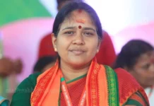 വീട്ടമ്മമാർക്ക് പച്ചക്കറി വാങ്ങാന് അക്ഷയ കാര്ഡ് വഴി പ്രതി മാസം ₹1500 രൂപ ; പ്രഖ്യാപനവുമായി പാലക്കാട്ടെ ബിജെപി സ്ഥാനാർഥി ശോഭാ സുരേന്ദ്രൻ; വീഡിയോ കാണാം
