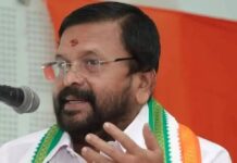 കഴക്കൂട്ടത്ത് പ്രചാരണത്തിനിടെ ആക്രമണം; ജീവനു ഭീഷണിയെന്ന് കാട്ടി ടി.ശരത്ചന്ദ്ര പ്രസാദ് തിരഞ്ഞെടുപ്പ് കമ്മീഷനും ഡിജിപിക്കും പരാതി നല്കി; വിശദാംശങ്ങൾ വായിക്കാം