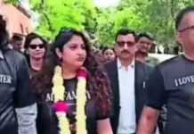 വിവാഹമോചനം നേടി വീട്ടിലേക്ക് തിരിച്ചെത്തിയ മകളെ ചെണ്ടമേളങ്ങളുടെ അകമ്പടിയോടെ സ്വീകരിച്ച് മുൻ ജഡ്ജി ; വിശദാംശങ്ങൾ വായിക്കാം