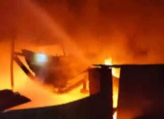 ഗോഡൗണില് തീപിടിത്തം: കുഞ്ഞടക്കം മൂന്നുപേര് വെന്തുമരിച്ചു; വിശദാംശങ്ങൾ വായിക്കാം