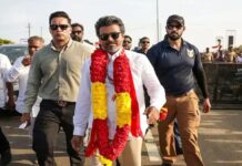 കോൺഗ്രസിനെയും ചെറുകക്ഷികളെയും കൂടെ നിർത്തി ഭരണം ഉറപ്പിക്കാൻ വിജയ്; തമിഴ്നാട്ടിൽ ഇനി ‘ദളപതി’ കാലം: തിരക്കിട്ട നീക്കങ്ങൾ ഇങ്ങനെ