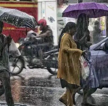 സംസ്ഥാനത്ത് ഇന്ന് കനത്ത മഴയ്ക്ക് സാദ്ധ്യത,ജനങ്ങള് അതീവ ജാഗ്രത പാലിക്കണം, രണ്ട് ജില്ലകളില് ഓറഞ്ച് അലര്ട്ട്, എട്ട് ജില്ലകളില് യെല്ലോ അലര്ട്ട്; വിശദാംശങ്ങൾ വായിക്കാം