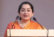 ഡോളറിന് 100 രൂപയായാല് എന്താണ്? അതൊരു വെറും സംഖ്യ മാത്രം; പ്രധാനമന്ത്രിയുടെ സാമ്പത്തിക ഉപദേശക സമിതി അംഗത്തിന്റെ പ്രതികരണം; വിശദാംശങ്ങൾ വായിക്കാം