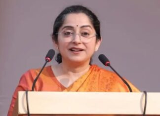 ഡോളറിന് 100 രൂപയായാല് എന്താണ്? അതൊരു വെറും സംഖ്യ മാത്രം; പ്രധാനമന്ത്രിയുടെ സാമ്പത്തിക ഉപദേശക സമിതി അംഗത്തിന്റെ പ്രതികരണം; വിശദാംശങ്ങൾ വായിക്കാം
