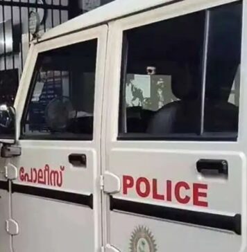 മുടി വെട്ടാനെത്തിയ രണ്ടാം ക്ലാസുകാരനെ പീഡിപ്പിക്കാൻ ശ്രമം;ബാര്ബര് ഷോപ്പ് അടിച്ചുതകര്ത്ത് നാട്ടുകാര്, വിശദാംശങ്ങൾ വായിക്കാം