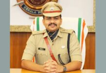 സ്വന്തം ജില്ലയിലെ പൊലീസ് മേധാവിയായി നിധിൻ രാജ്; കേരളത്തില് അപൂര്വം; സാക്ഷ്യം വഹിച്ച് കാസര്കോട്: വിശദാംശങ്ങൾ വായിക്കാം