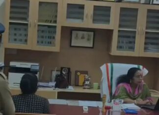 ട്രിബ്യൂണല് സ്റ്റേയ്ക്ക് പിന്നാലെ ഡിഎച്ച്എസ് ഓഫീസില് തര്ക്കം; കസേര വിട്ടുനല്കാതെ താല്ക്കാലിക ചുമതലയുള്ള ഡോ വി മീനാക്ഷി, വിശദാംശങ്ങൾ വായിക്കാം