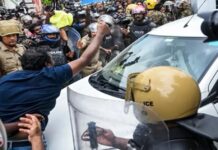 ഇ ഡി ഉദ്യോഗസ്ഥരെ ആക്രമിച്ച കേസ്: പാർട്ടി ഗുണ്ട ഐ പി ബിനുവും സംഘാംഗങ്ങളും ഉടൻ എങ്ങും പുറത്തിറങ്ങില്ല; ജാമ്യാപേക്ഷ തള്ളി കോടതി; സിപിഎമ്മും പിണറായിയും പ്രതിസന്ധിയിൽ