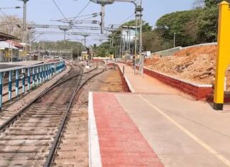 തർക്കം ഉണ്ടായത് പ്ലാറ്റ്ഫോമിൽ വെച്ച്: ഷോർണൂർ റെയിൽവേ സ്റ്റേഷനിൽ ഇരുന്ന് കൈ ഞരമ്പ് മുറിച്ച യുവാവും യുവതിയും ആശുപത്രിയിൽ; ആരോടും പറയാതെ മുങ്ങി യുവാവ്: വിശദാംശങ്ങൾ വായിക്കാം