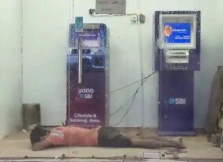 എസ്ബിഐ എടിഎം കൗണ്ടർ സ്വന്തം ബെഡ്റൂമാക്കി യുവാവ്; എസിയുടെ തണുപ്പിൽ സുഖനിദ്ര, വീഡിയോ കാണാം