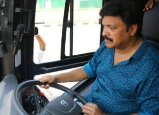 മുൻ ഗതാഗത മന്ത്രിയുടെ ലൈസൻസ് വിവാദത്തിൽ നിർണായക നീക്കം, ഗണേഷ്കുമാറിന് ഡ്രൈവിംഗ് ലൈസൻസ് അനുവദിച്ച ഉദ്യോഗസ്ഥൻ ആര്? നടപടിക്ക് നീക്കം; പേര് തിരുത്താനും നിര്ദേശം, വിശദാംശങ്ങൾ വായിക്കാം