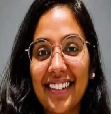 ക്ഷേത്രത്തിലെത്തി വിഗ്രഹവും കൈയിൽ എടുത്ത് പൂർണ്ണ നഗ്നയായി യുവതി കുളത്തിൽ ചാടി ജീവനൊടുക്കിയ സംഭവം; ഐടി ജീവനക്കാരിയായ യുവതി അമ്മയും ഒത്തു താമസിച്ചിരുന്നത് പ്രതിമാസം ഒരു ലക്ഷം രൂപ വാടകയുള്ള വീട്ടിൽ: ഏറ്റവും പുതിയ റിപ്പോർട്ടുകൾ
