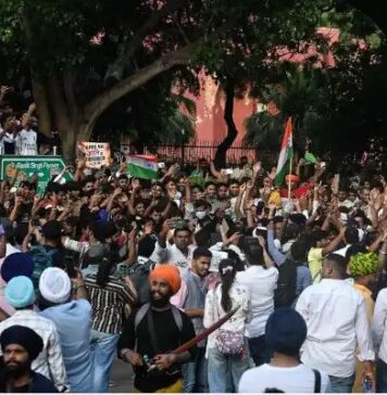ഡൽഹി പ്രതിഷേധക്കാർക്ക് ഭക്ഷണവും വെള്ളവും നൽകിയ മുസ്ലിം യുവാവിന്റെ വീട്ടിൽ പൊലീസ് റെയ്ഡ്; കുടുംബാംഗങ്ങൾ കസ്റ്റഡിയിൽ, അധാറും ബാങ്ക് പാസ്ബുക്കുകളും പിടിച്ചെടുത്തു, പ്രതികാര നടപടിയെന്ന് യുവാവ്, വിശദാംശങ്ങൾ വായിക്കാം